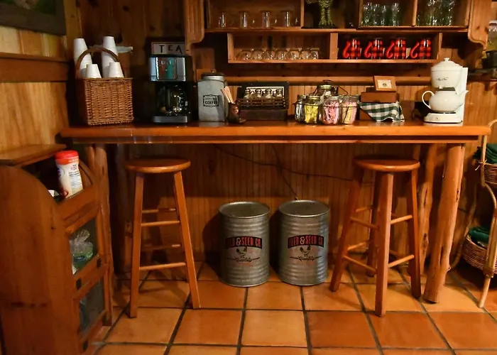 Country Woods Inn