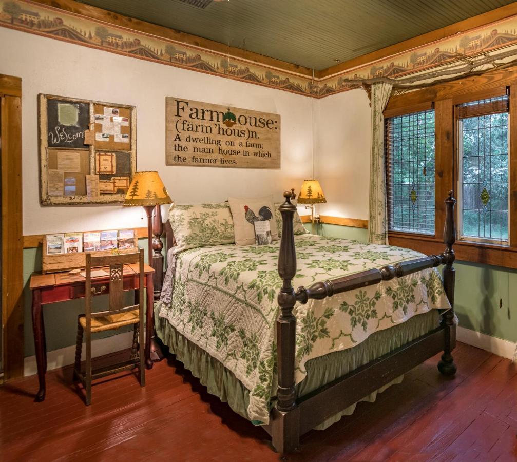 Country Woods Inn